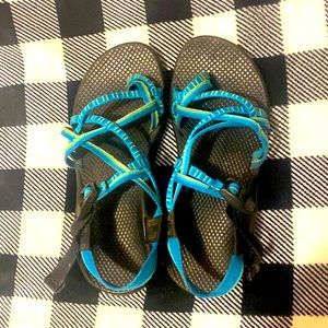 •chacos•